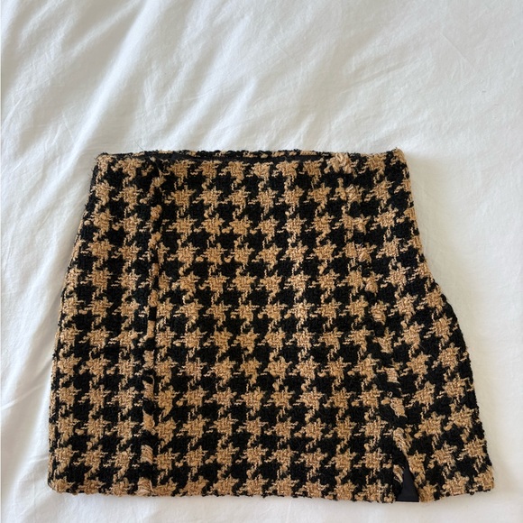Zara Dresses & Skirts - Zara Black and Tan Houndstooth Mini Skirt